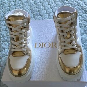 💥 Closet Clear Out Sale 💥 DIOR New in Box White and Gold High-Top Sneakers